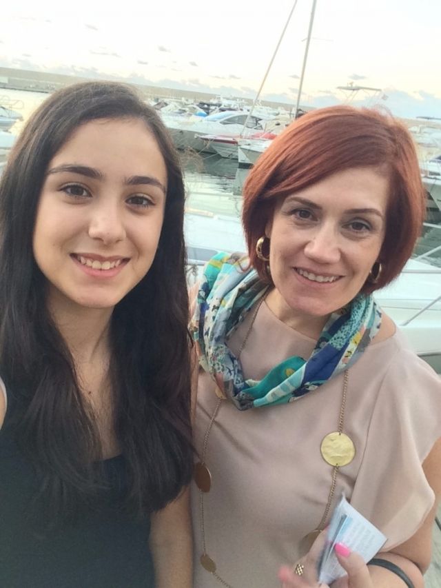 نينا مع ابنتها يوم تم ابلاغها بالإصابة بالسرطان