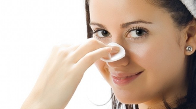 القرفة والعسل والسكر للتخلص من الرؤوس السوداء في الوجه... تعلّمي كيف