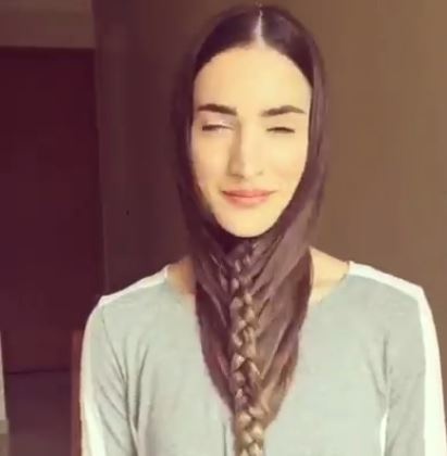 بالفيديو - تحجّبت بشعرها ورفعته إلى الوراء فكان النتيجة مذهلة