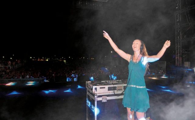  تفاعل كاندي مع الحفل
