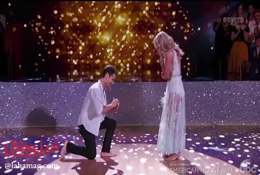 فيديو رائع - شاهدوا كيف فاجأ شريكته بطلب الزواج مباشرة على الهواء