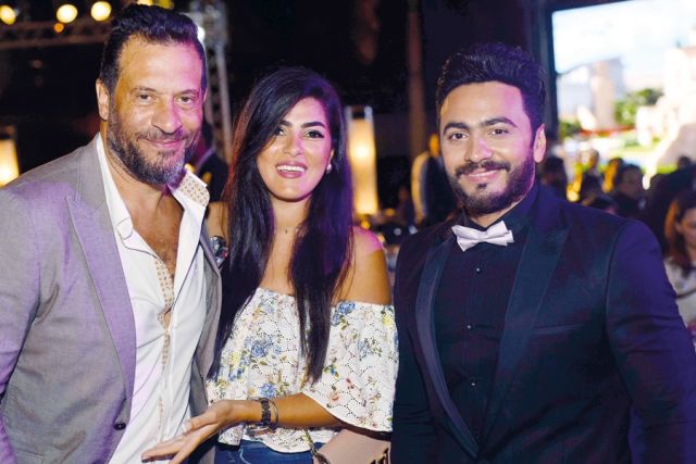  ماجد المصري وزوجته مع تامر
