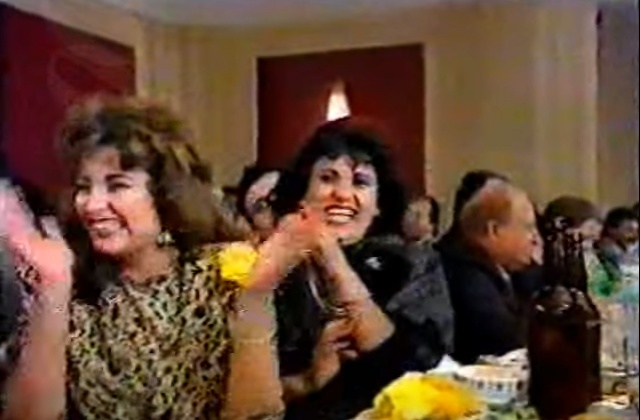 بالفيديو - عندما رقصت صابرين خليجي قبل الحجاب في حفل وليد توفيق.. شاهدوا طرافة الراحلة سعاد نصر