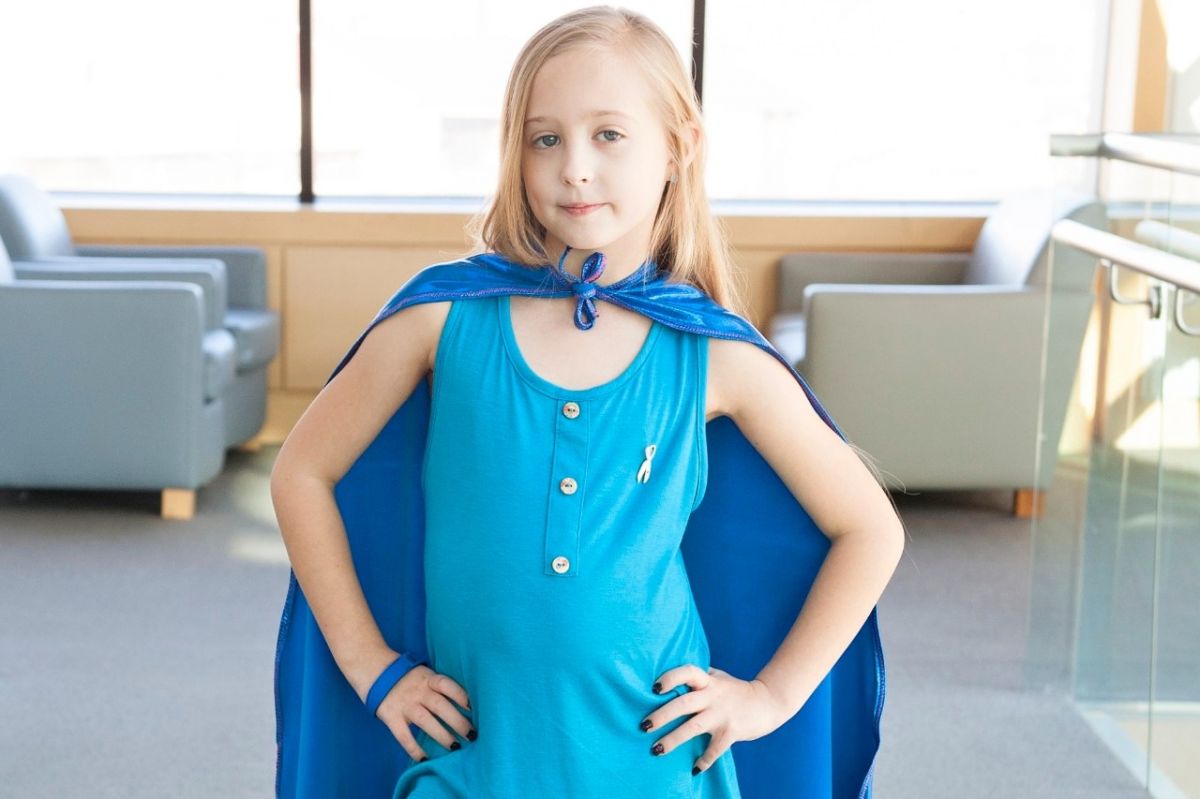 بعد والدها ووالدتها، إبنة الـ8 سنوات تُصاب بسرطان الثدي وهكذا انتهت حكايتها