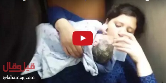 فيديو صادم ومؤثر - سيدة تلد في حافلة عامة على ايدي السائق!