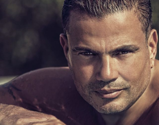 عمرو دياب يشعل مواقع التواصل بصوره الجديدة.. هل أجرى تجميل؟!