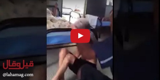 بالفيديو جريمة وضيعة - رجل ينهال بالضرب على حماته!