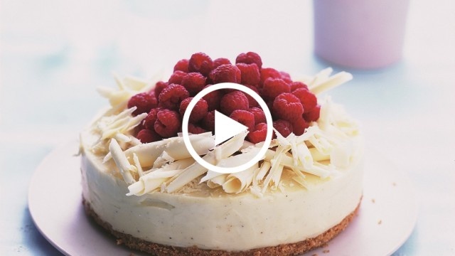 تعلّمي تحضير تشيزكايك الشوكولا البيضاء والفانيلا