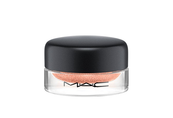 نظرات آسرة مع مجموعة Soft Serve Shadow من M.A.C