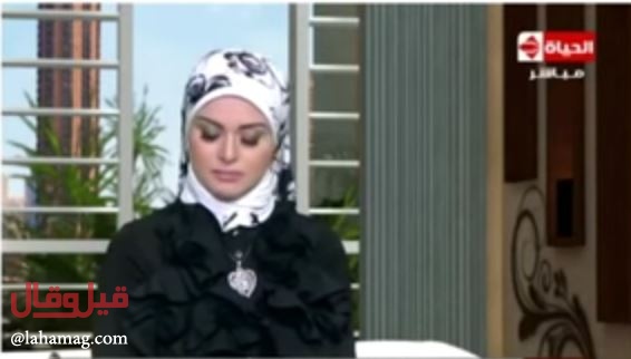 بالفيديو - إنهيار مذيعة على الهواء بسبب وفاة والدتها