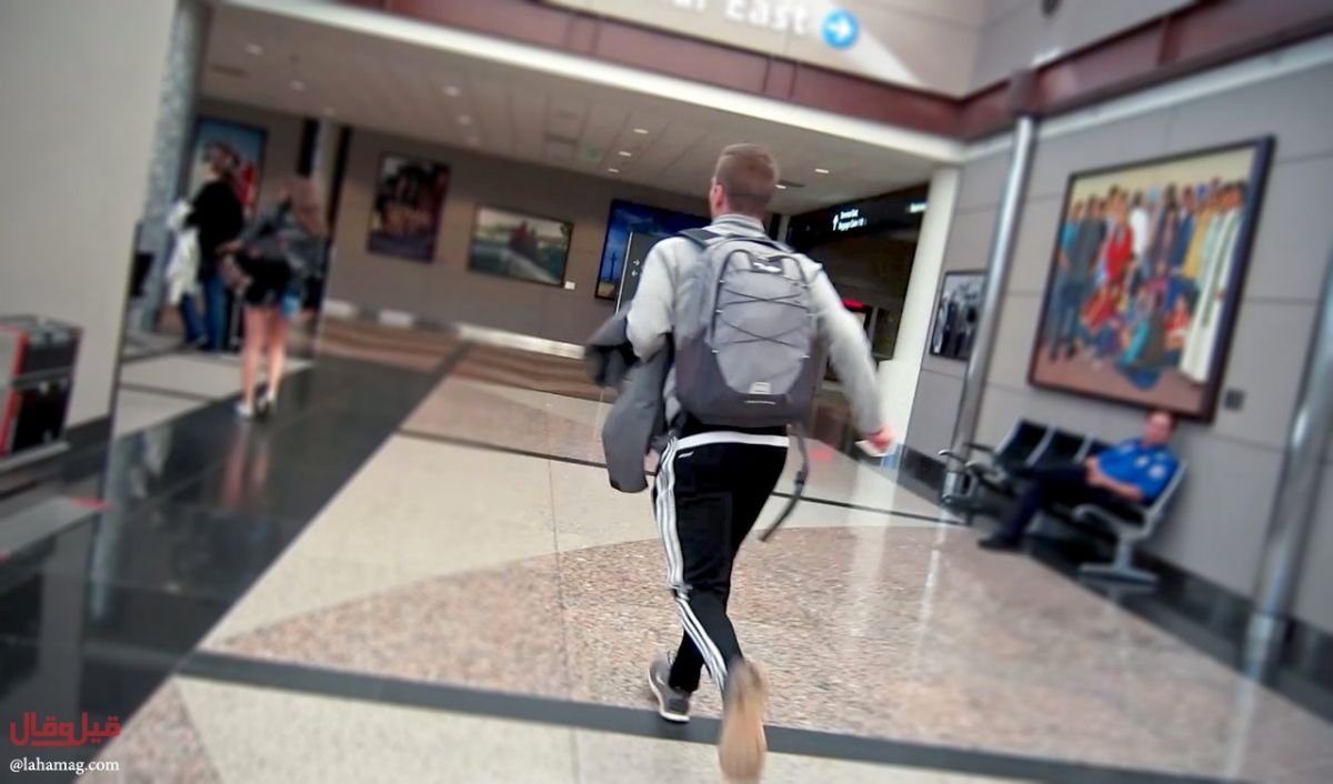 لم يلحق بطائرته ...فقام بحيلة شيطانية... ستصدمون من فعلته المجنونة!!