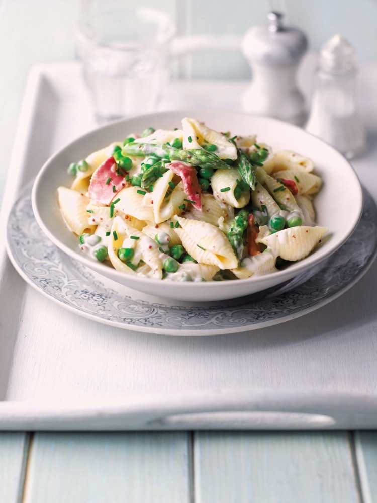 معكرونة مع شرائح اللحم والهليون