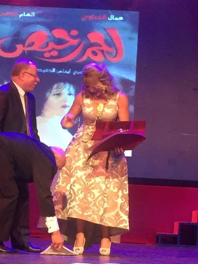 بالصور- إيناس الدغيدي تتعرض لموقف محرج