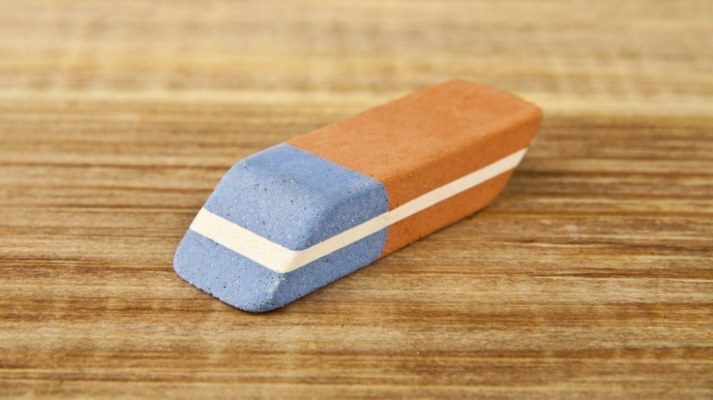 أخيراً... إكتشفي سرّ الجزء الأزرق من الممحاة