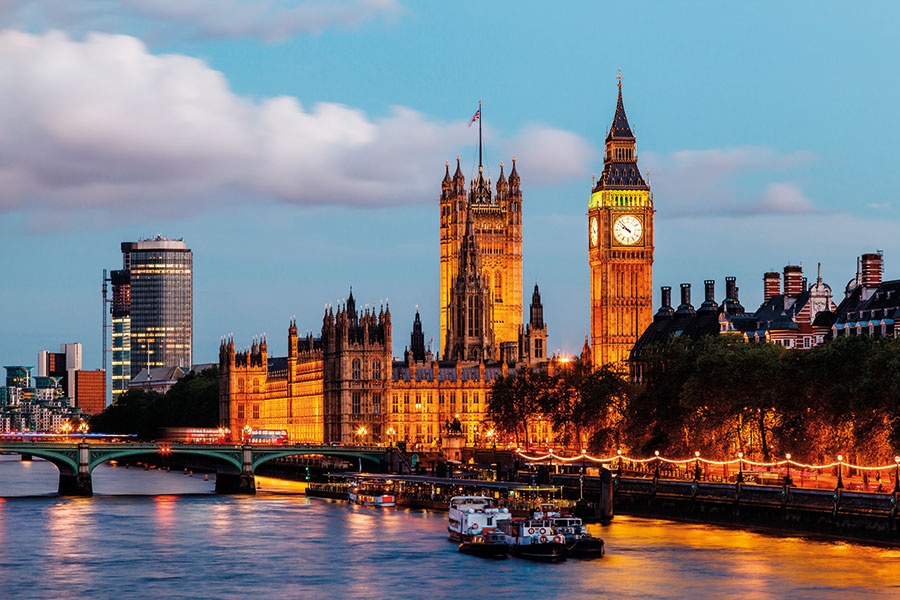 لندن... عندما تُكشف قوانين الموضة الملكية