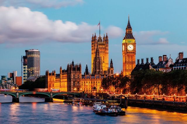 لندن... عندما تُكشف قوانين الموضة الملكية