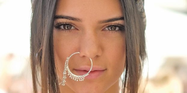 تخريم الآذان أصلها عربي!! خمنوا من أي بلد؟