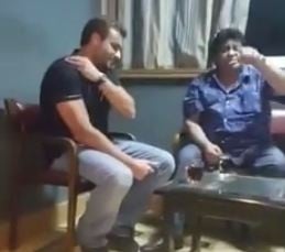 بالفيديو- ماذا فعل رامي صبري مع أحمد عدوية عندما قابله صدفة؟