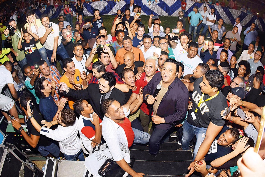 محمد فؤاد يغني بالقرب من مسقط رأسه