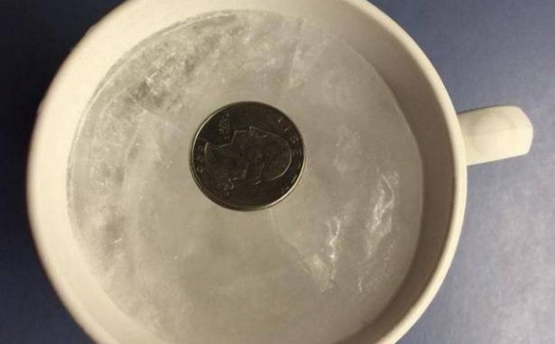 لا تخرجي قبل أن تضعي قطعة معدنية في ثلاجتك!!  إليك السبب المذهل