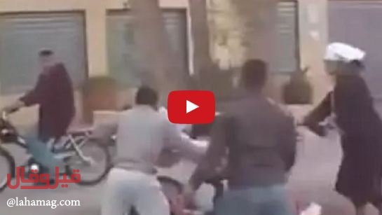بالفيديو- عربية تضرب زوجها في الشارع... وهكذا تمّ إبعادها عنه!