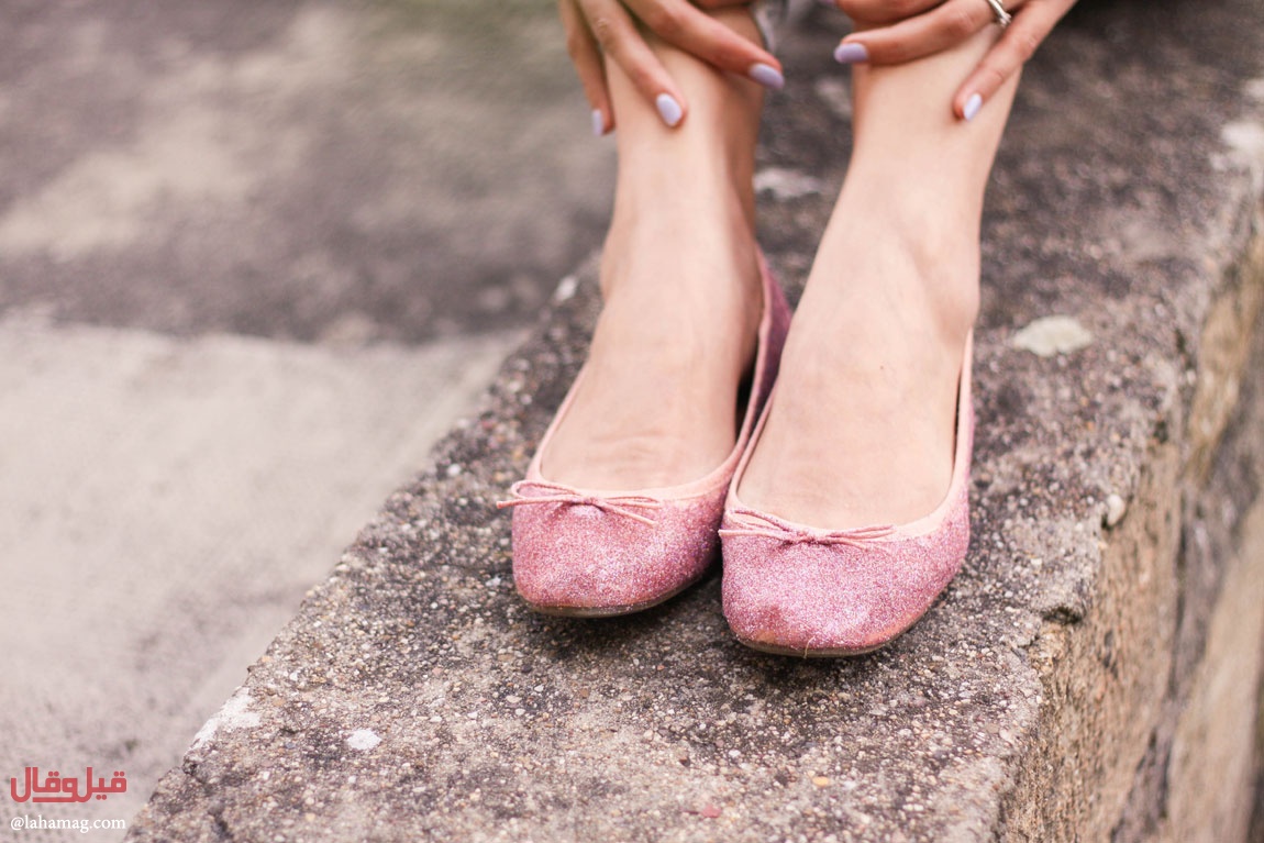 لن تصدّقي هذا... الأحذية «المريحة» قد تؤذي ظهرك وقدميك! فماذا عن البالورينا؟
