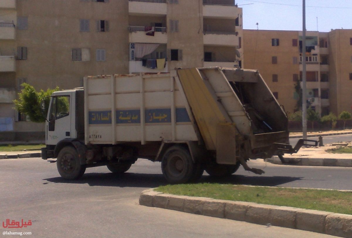 الصورة التي أغضبت روّاد مواقع التواصل.. رضيع مرمي داخل سيّارة قمامة!!