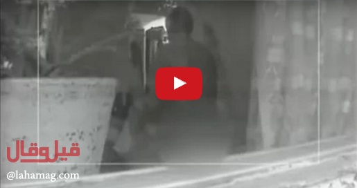بالفيديو - شاهدوا عندما داهم الزوج امرأته الخائنة... وهروب العشيق بلا ملابس!