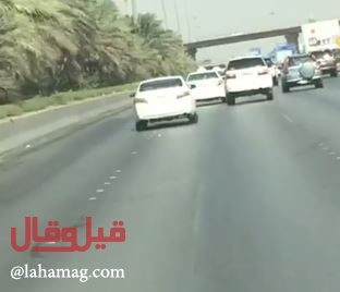 بالفيديو- حادث سيرٍ في الرياض يشعل الانترنت... شاهدوا كم مرّة انقلبت السيارة