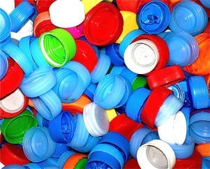 لن ترموا سدادات البلاستيك بعد اليوم.. شاهدوا الفيديو وستكتشفون السبب