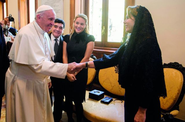 الأميرة هيا تبحث مع بابا الفاتيكان جهود مكافحة الجوع العالمية ومبادرات الإمارات لنشر السلام والتسامح