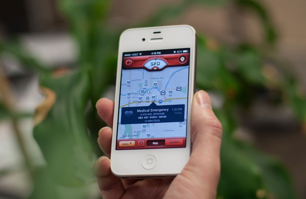 تطبيق ذكي ينقذ مصاباً بأزمة قلبية من الموت