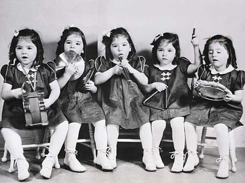 صور لقصة مثيرة - 5 توائم يتحولن لمزار ويتعرضن لاعتداء جنسي من والدهن!