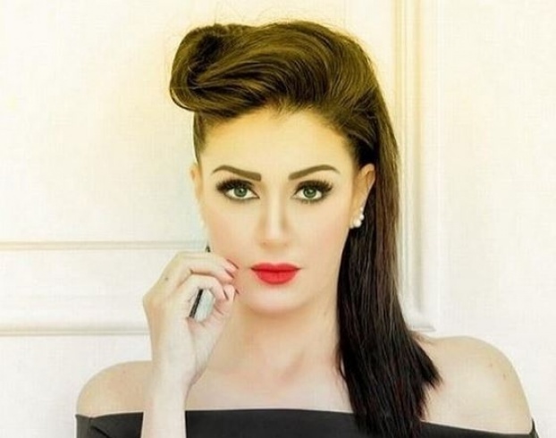 بالفيديو - شاهدوا غادة عبد الرازق قبل وبعد الماكياج ولا تتحمل رائحة مكواة الشعر