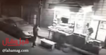 فيديو مخيف - لقطات مرعبة لشبح يهاجم بائعاً في الشارع!