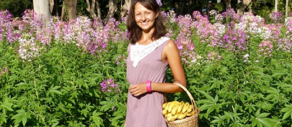 بالفيديو- تناولت الموز بانتظام لمدة 12 يوماً ولن تصدّقي كيف تغيّر شكلها