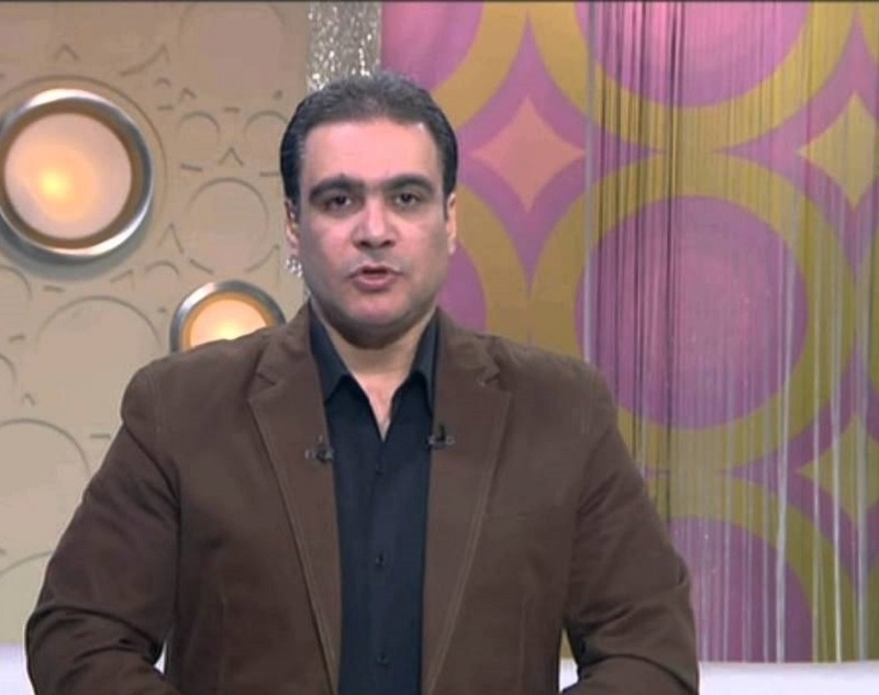 بالفيديو- انفجار عبوّة في وجه مذيع مصري على الهواء وهذا ما فعله ضيفه