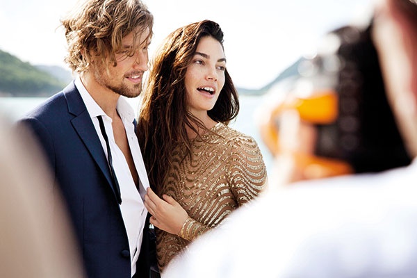 ليلي ألدريدج: العطر يمنحني إحساساً رائعاً بعد يوم سفر طويل