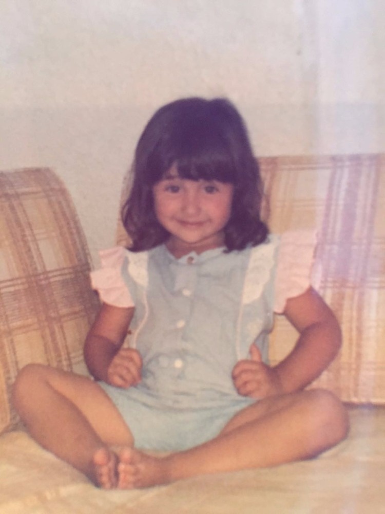 بالصور - لن تصدقوّا هذه الطفلة أي نجمة جميلة ومشاكسة أصبحت؟