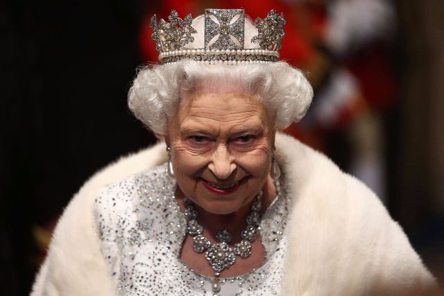 5 حقائق لم تعرفيها يوماً عن الملكة إليزابيث الثانية... ستُفاجئك!! خصوصاً الرقم 2