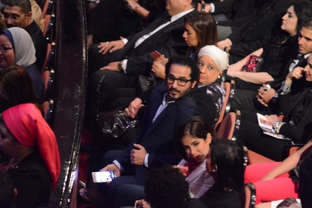 هل منعت انغام أحمد حلمي ومنى زكي من حضور زفاف ايمي سمير غانم وحسن الردّاد؟!