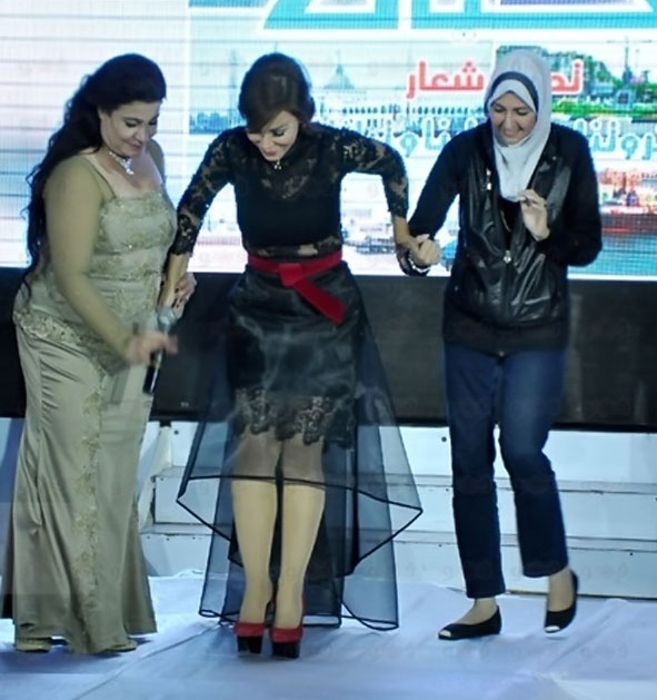 بالصور- سوزان نجم الدين تتعرض لموقف محرج بسبب الكعب العالي.. ماذا حدث؟