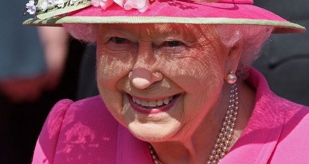 الملكة إليزابيث تتفاجأ بصورة شخصية جديدة لها!