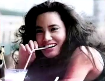 بالفيديو - لن تصدقوا كيف تشوّهت عارضة ازياء... انتبهوا من حقن البوتوكس المزوّرة بزيت الطبخ!