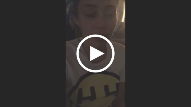 بالفيديو - مايلي سايرس تنتحب بسبب ترامب... وتوجه له كلمات غير متوقعة أبداً