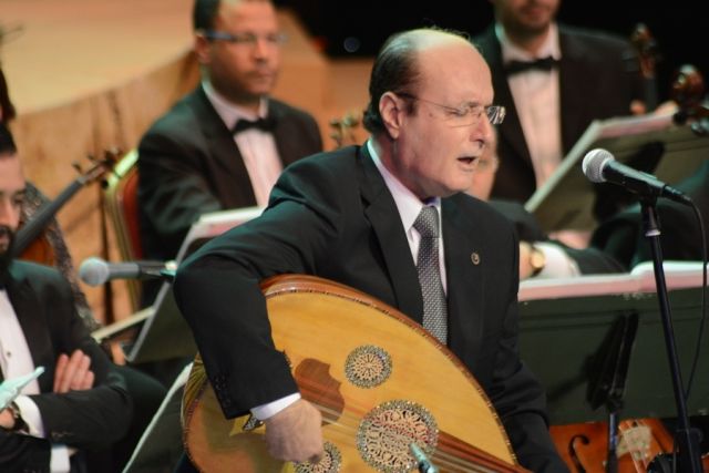 بالصور- المطرب السوري صفوان بهلوان يطرب جمهور الأوبرا بأغنيات عبد الوهاب