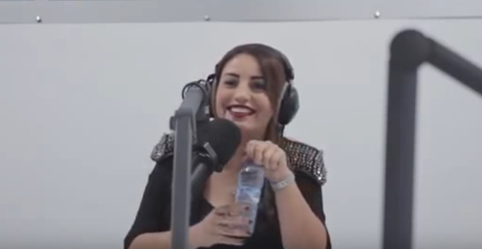 بالصور - بعد طلب يدها على الهواء.. 