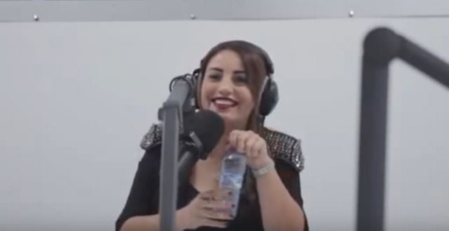 بالصور - بعد طلب يدها على الهواء.. 