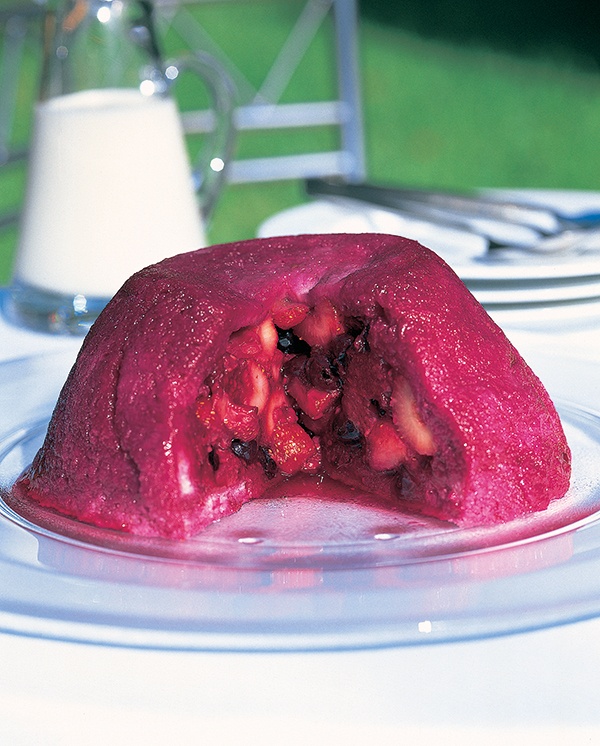 بودينغ الفاكهة الحمراءة تكفي 8 أشخاص