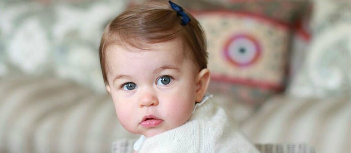 بالصور - شاهدي نسخة طبق الأصل للملكة إليزابيث الثانية... لن تصدّقي الشبه!